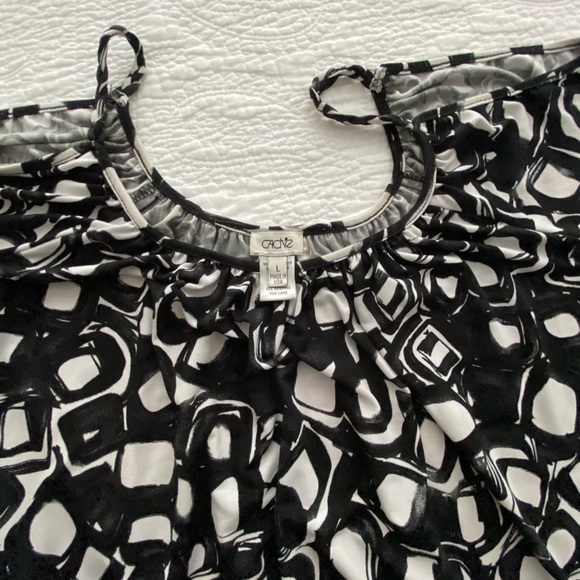 Top - Picture 2 of 2